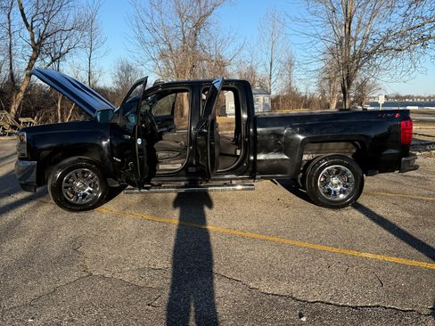 Used 2019 Chevrolet Silverado 1500 LT w/ All Star Edition image 13