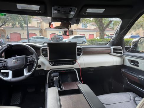 Used 2025 Toyota Sequoia Capstone image 8