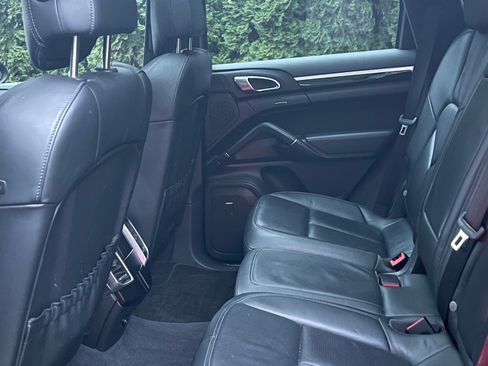 Used 2013 Porsche Cayenne S image 10