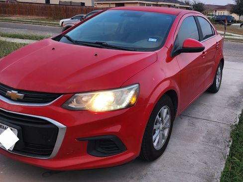 Used 2018 Chevrolet Sonic LT w/ Convenience Package image 4