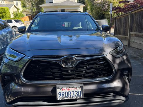 Used 2022 Toyota Highlander Platinum image 4