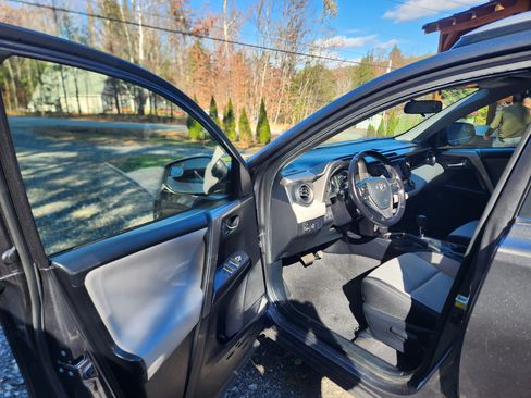 Used 2016 Toyota RAV4 XLE image 12