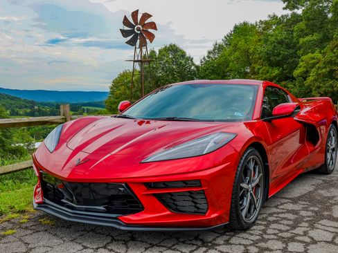 Used 2023 Chevrolet Corvette Stingray Premium Cpe w/ Z51 Performance Package RWD image 1
