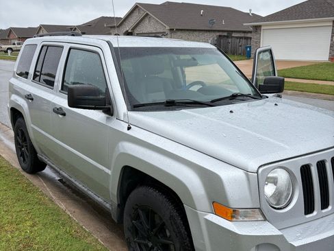 Used 2010 Jeep Patriot Sport image 4