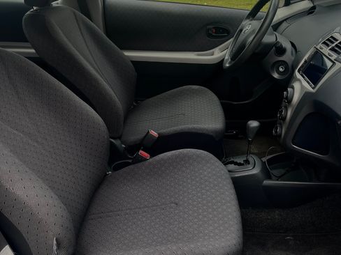 Used 2009 Toyota Yaris S FWD image 9