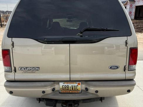 Used 2004 Ford Excursion Limited image 9
