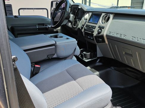 Used 2014 Ford F350 XLT w/ XLT Interior Package image 2