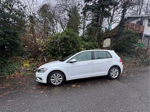 Used 2018 Volkswagen Golf SE image 5