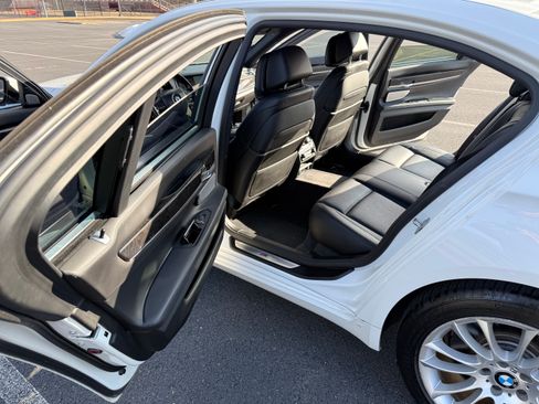 Used 2013 BMW 750Li xDrive image 15