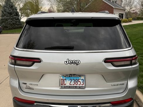 Used 2021 Jeep Grand Cherokee L Limited w/ Luxury Tech Group II image 2