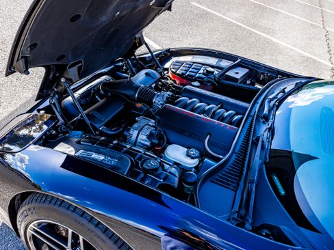 Used 2001 Chevrolet Corvette Convertible w/ Preferred Equipment Group1 image 9