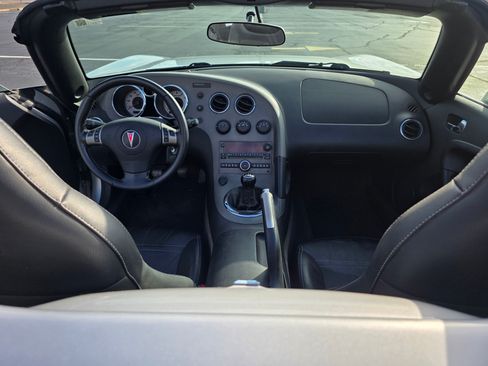 Used 2006 Pontiac Solstice Convertible w/ Premium Package image 11