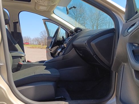 Used 2018 Ford Focus SEL w/ Cold Weather Package image 10