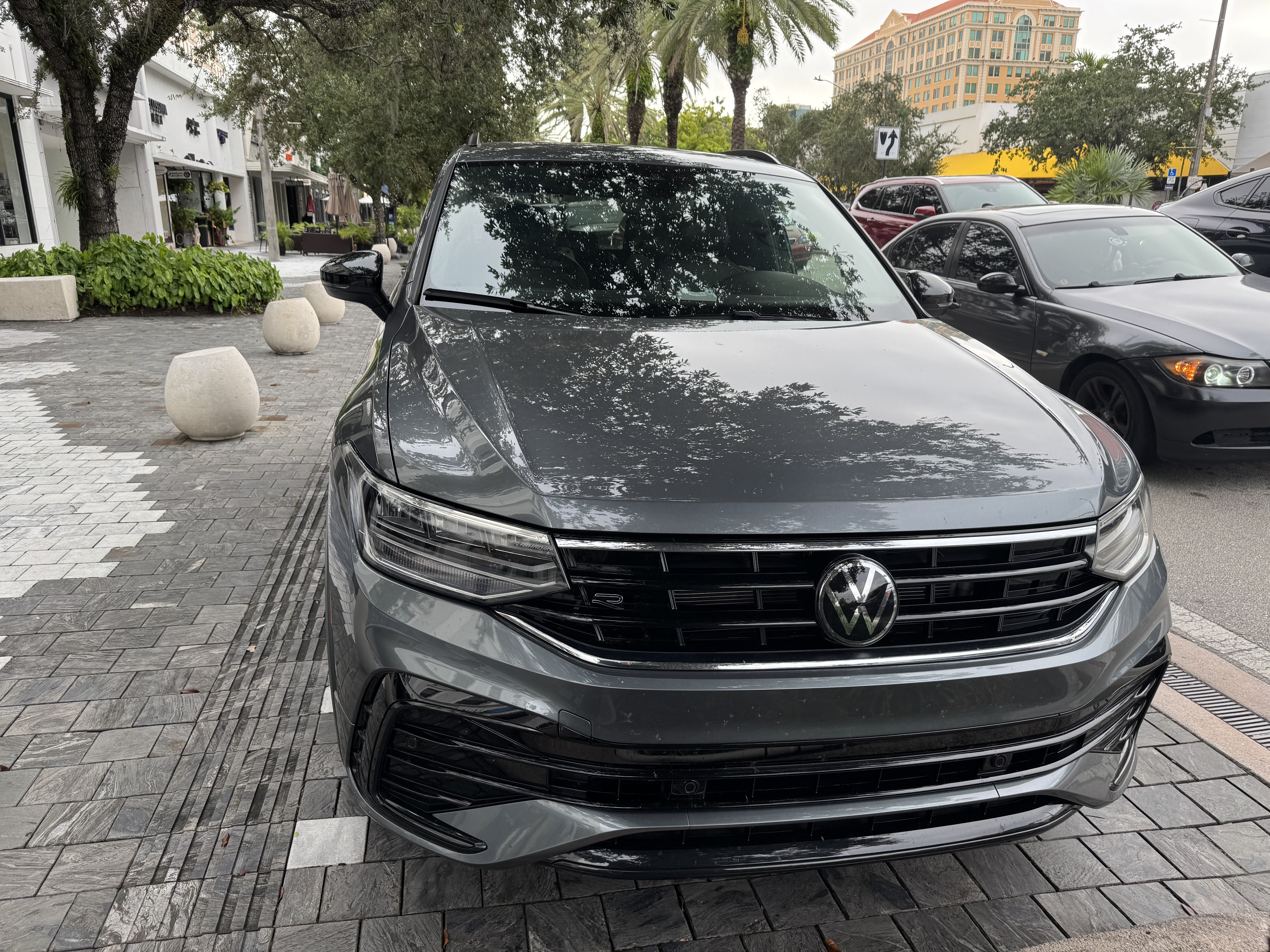 Used 2024 Volkswagen Tiguan SE R-Line FWD image 2