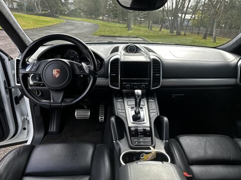 Used 2013 Porsche Cayenne Turbo w/ Sportdesign Pkg w/Side Skirts image 45