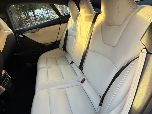 Used 2020 Tesla Model S Long Range Plus image 8