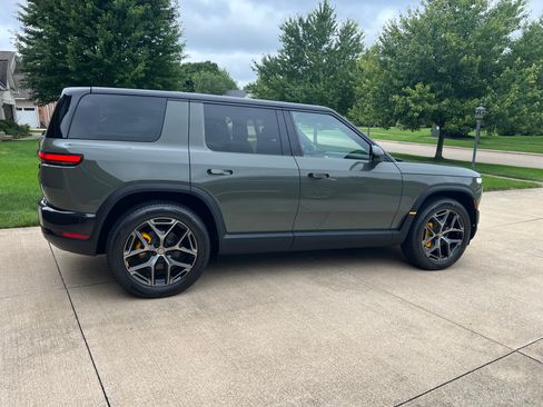 Used 2027 Rivian R2 Performance AWD/4WD image 6