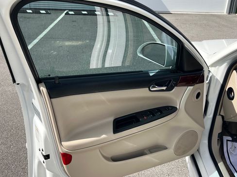 Used 2009 Chevrolet Impala LTZ image 14