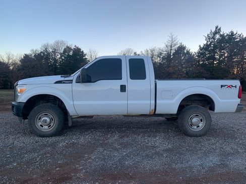 Used 2015 Ford F250 XL w/ Snow Plow Prep Package AWD/4WD image 9