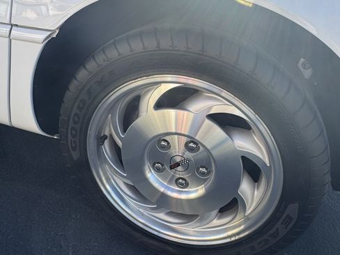 Used 1993 Chevrolet Corvette Convertible RWD image 13
