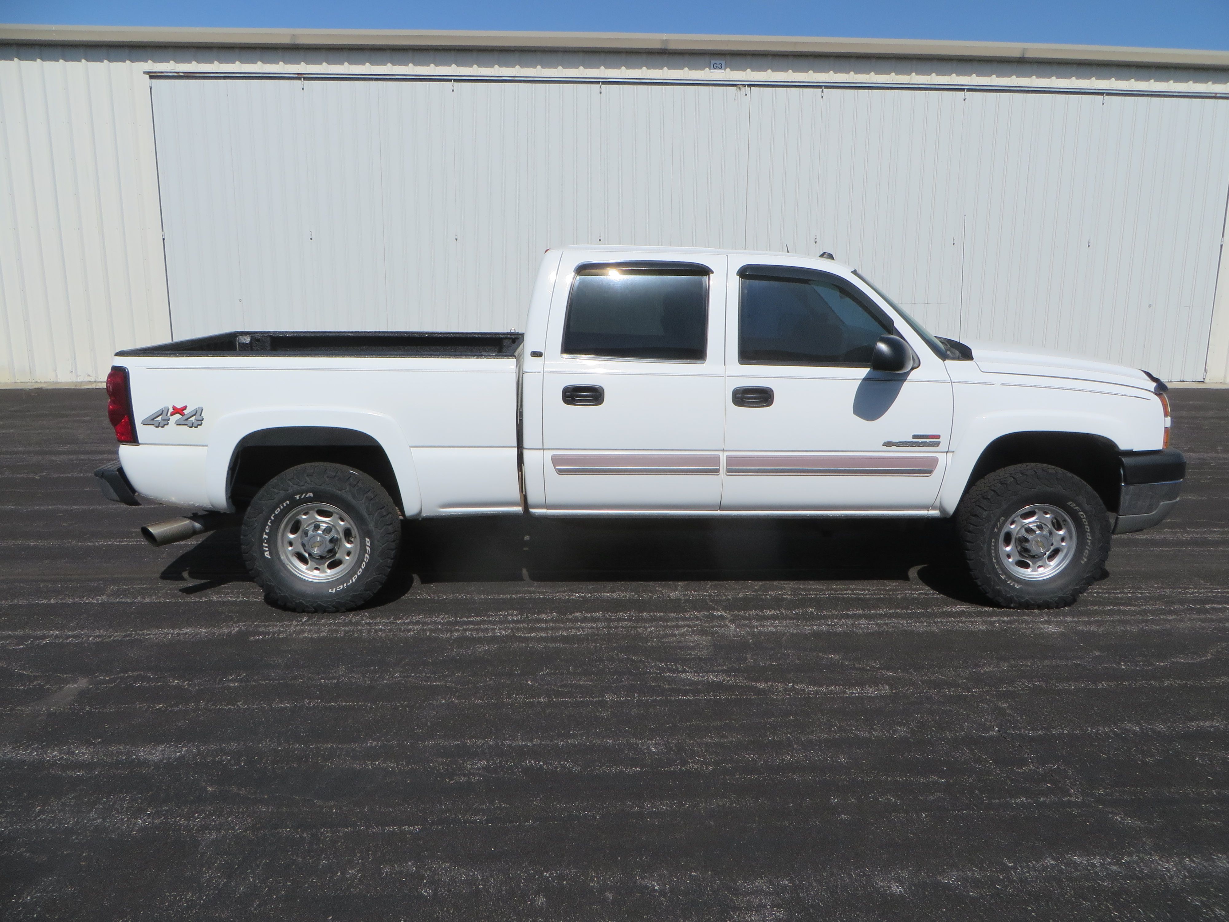 Used 2005 Chevrolet Silverado 2500 LT w/ Heavy-Duty Power Package AWD/4WD image 15