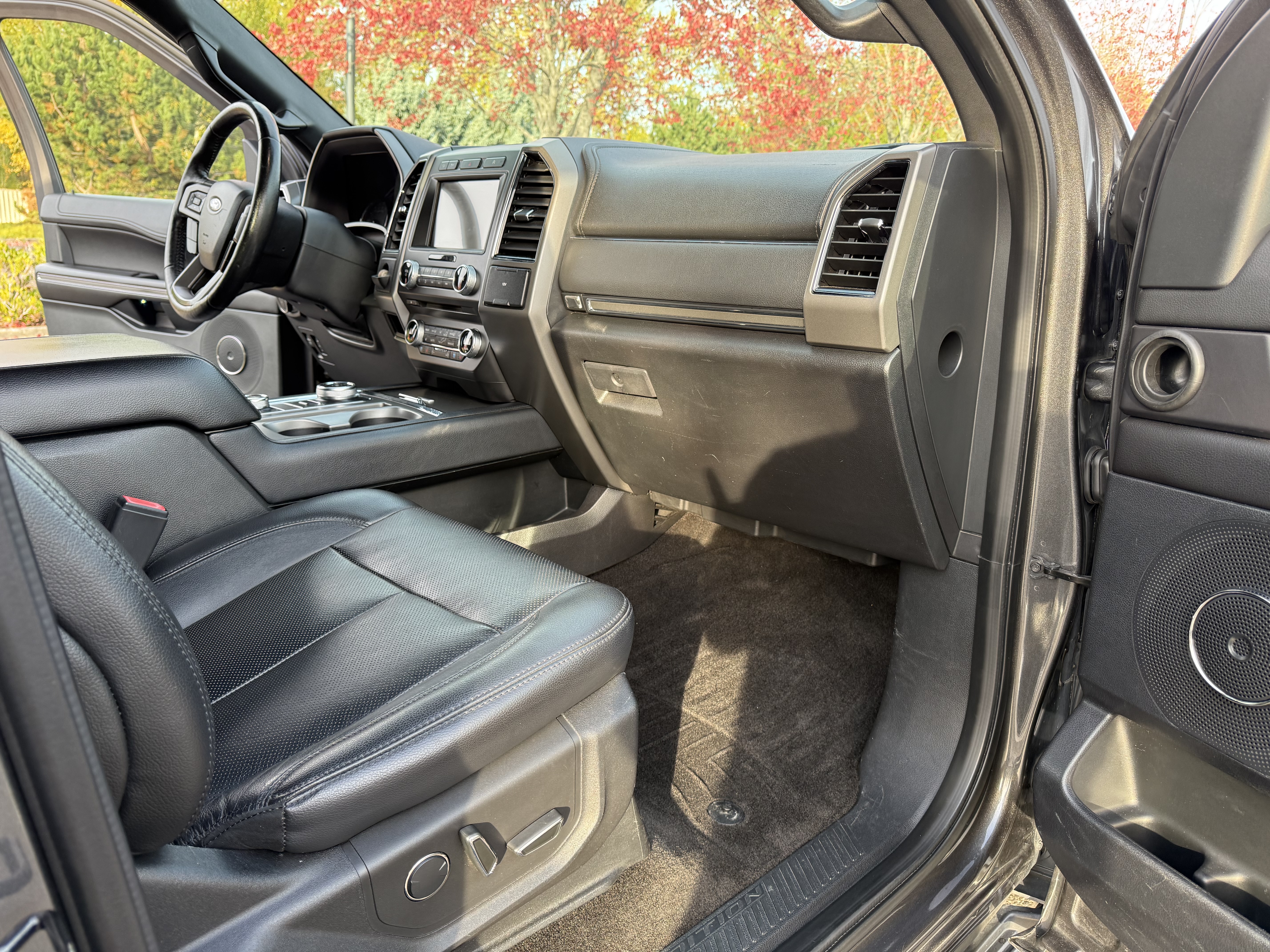 Used 2018 Ford Expedition Max XLT w/ Equipment Group 202A AWD/4WD image 15