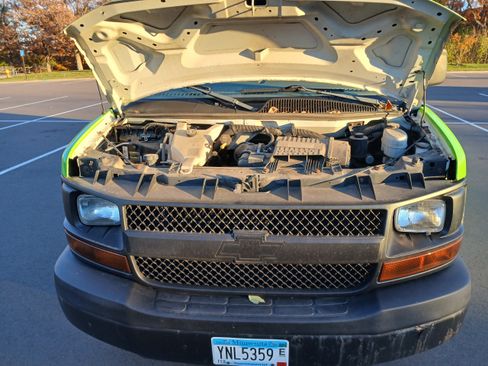 Used 2009 Chevrolet Express 3500 Extended image 16