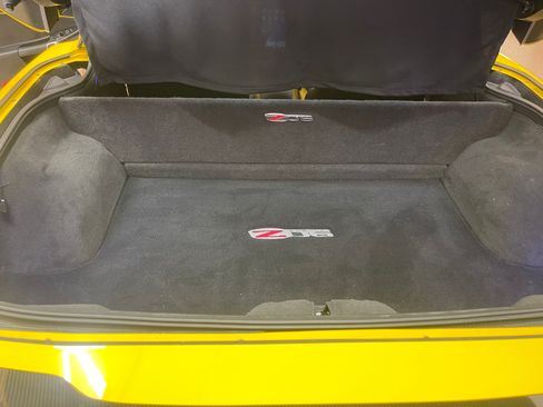 Used 2006 Chevrolet Corvette Z06 w/ Preferred Equipment Group RWD image 10