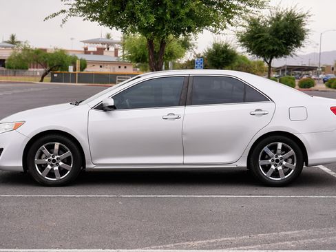 Used 2014 Toyota Camry LE image 8