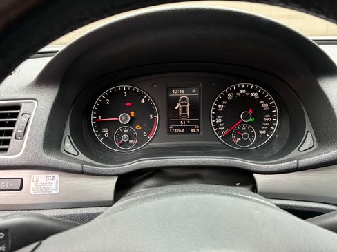 Used 2014 Volkswagen Passat TDI SE image 2