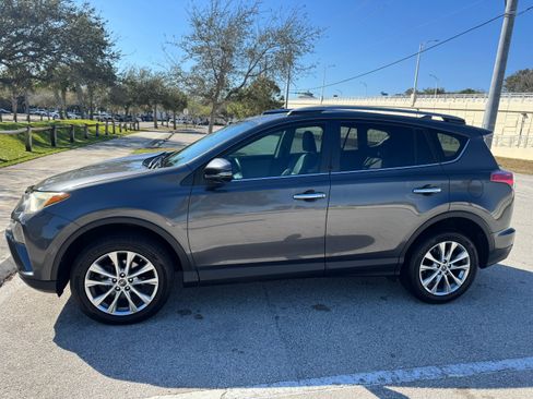 Used 2018 Toyota RAV4 Limited image 1