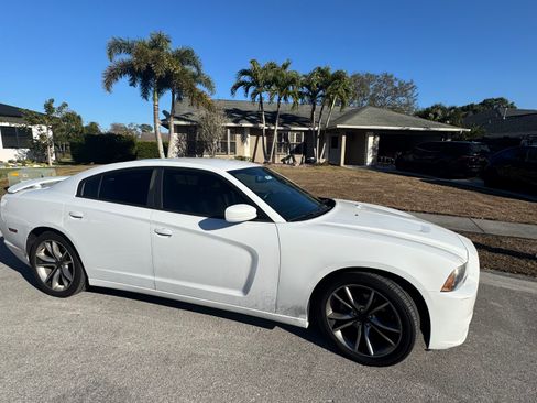 Used 2012 Dodge Charger SXT w/ Technology Group image 4