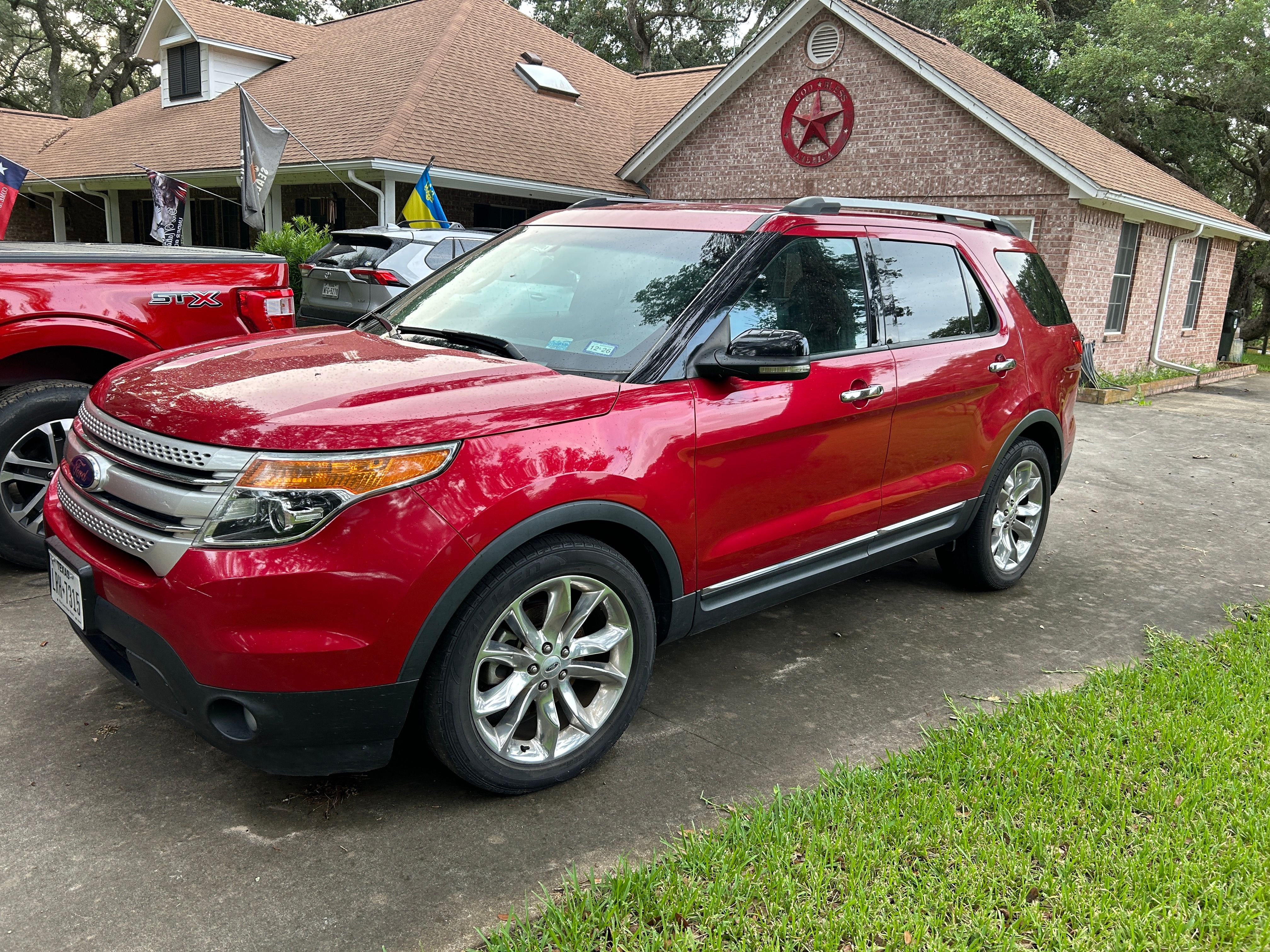 Used 2011 Ford Explorer XLT w/ 202A Rapid Spec Order Code FWD image 4