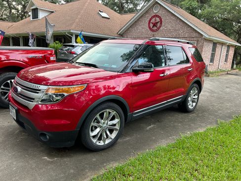 Used 2011 Ford Explorer XLT w/ 202A Rapid Spec Order Code FWD image 4