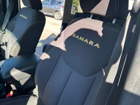 Used 2013 Jeep Wrangler Unlimited Sahara image 15