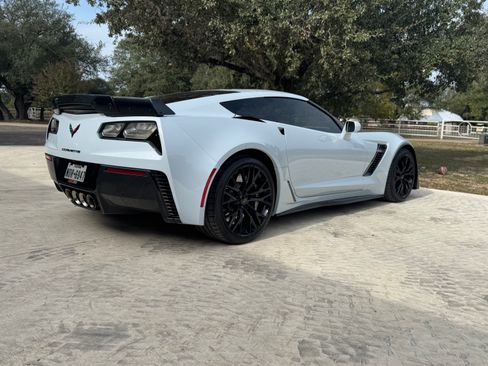 Used 2019 Chevrolet Corvette Z06 w/ Z07 Performance Package image 10