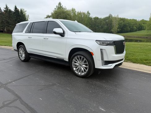 Used 2024 Cadillac Escalade ESV Premium Luxury AWD/4WD image 8