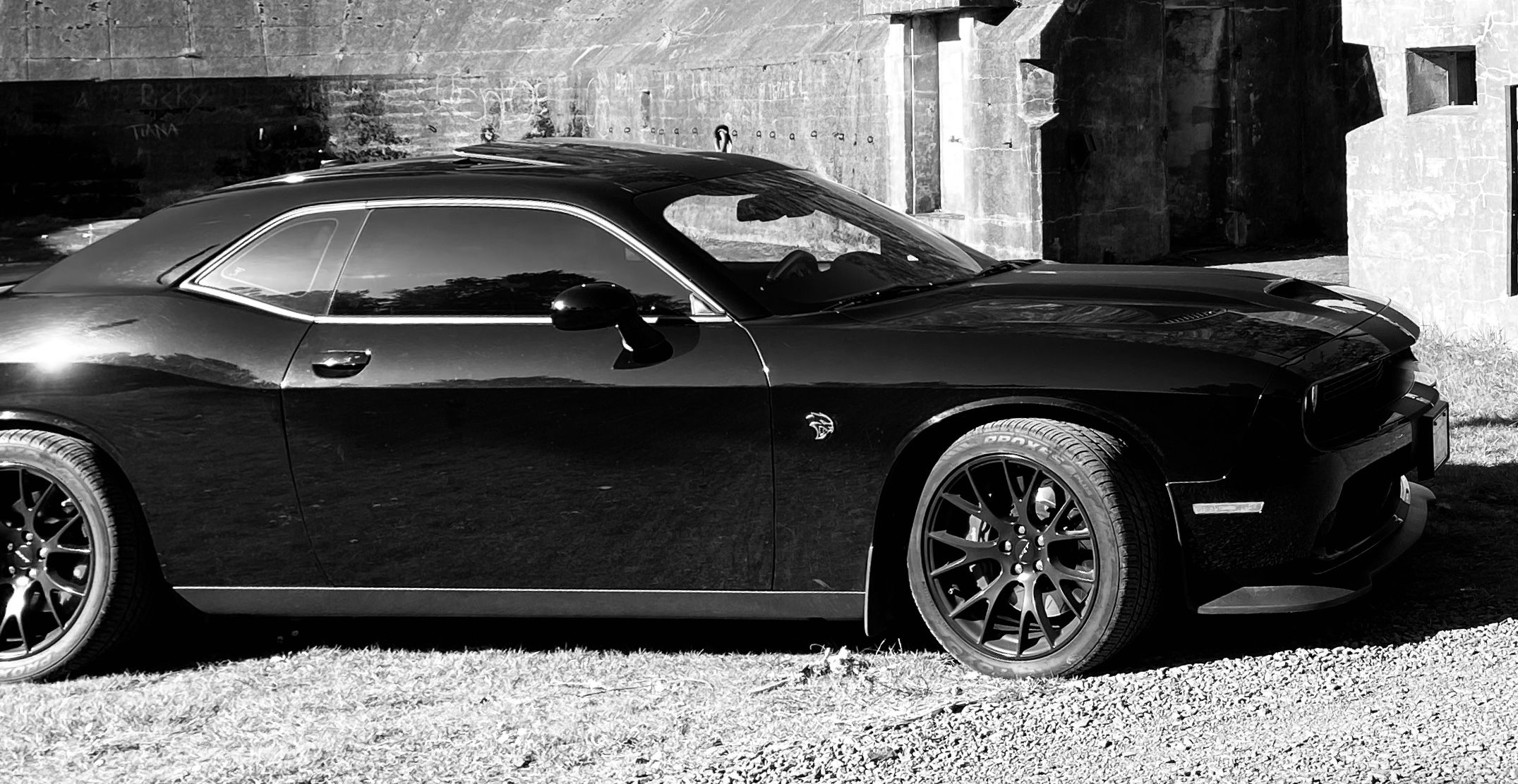 Used 2016 Dodge Challenger SRT Hellcat RWD image 1