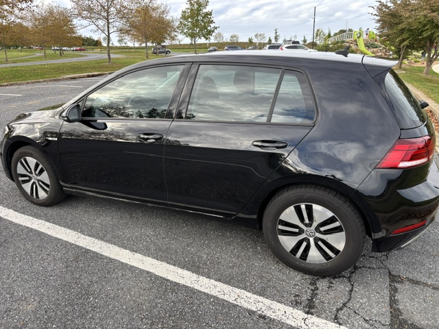 Used 2017 Volkswagen e-Golf SE w/ DC Fast Charging Package FWD image 6