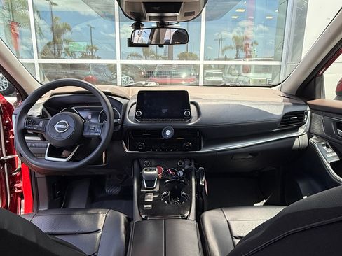 Used 2022 Nissan Rogue SV FWD image 9