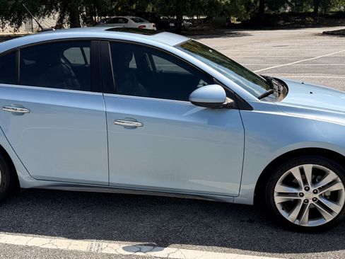 Used 2011 Chevrolet Cruze LTZ FWD image 2