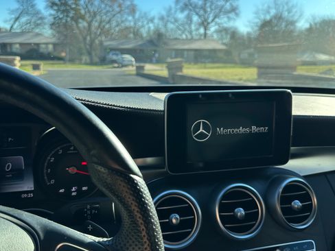 Used 2017 Mercedes-Benz C 300 4MATIC Sedan image 9