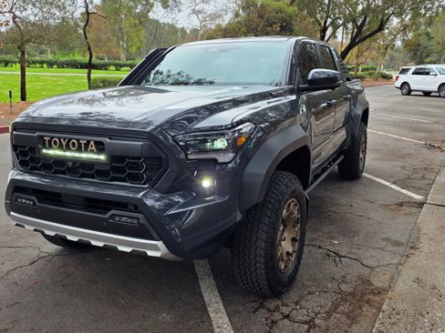 Used 2025 Toyota Tacoma 4x4 Double Cab Hybrid image 11