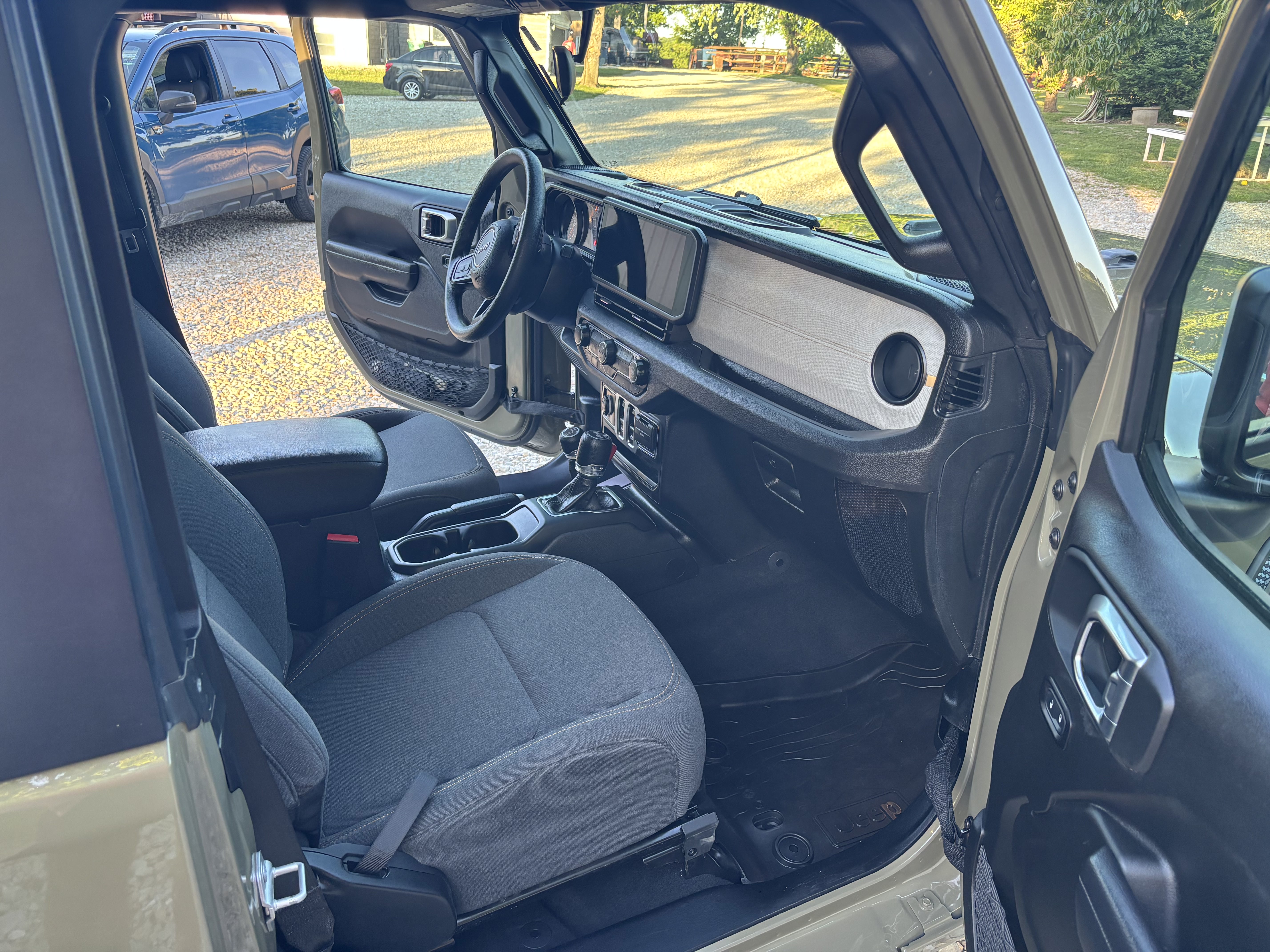Used 2025 Jeep Wrangler Sport AWD/4WD image 6