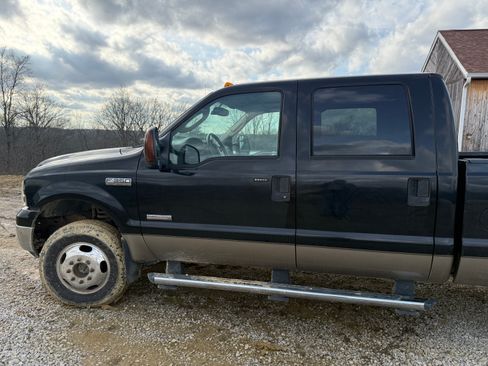 Used 2005 Ford F350 Lariat AWD/4WD image 2