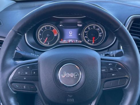 Used 2019 Jeep Cherokee Trailhawk image 6