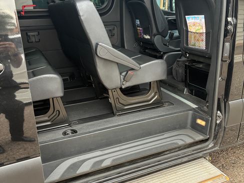 Used 2019 Mercedes-Benz Sprinter 2500 image 2