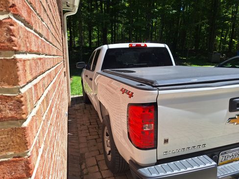 Used 2018 Chevrolet Silverado 1500 W/T w/ Trailering Package image 2