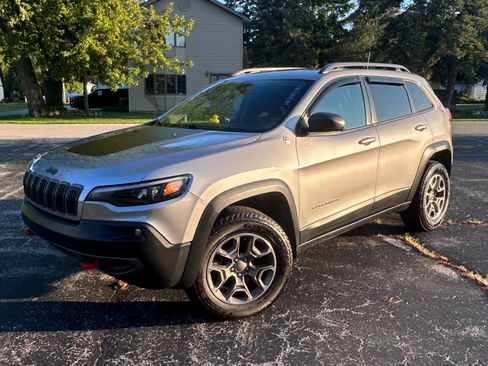 Used 2020 Jeep Cherokee Trailhawk w/ Cold Weather Group AWD/4WD image 1