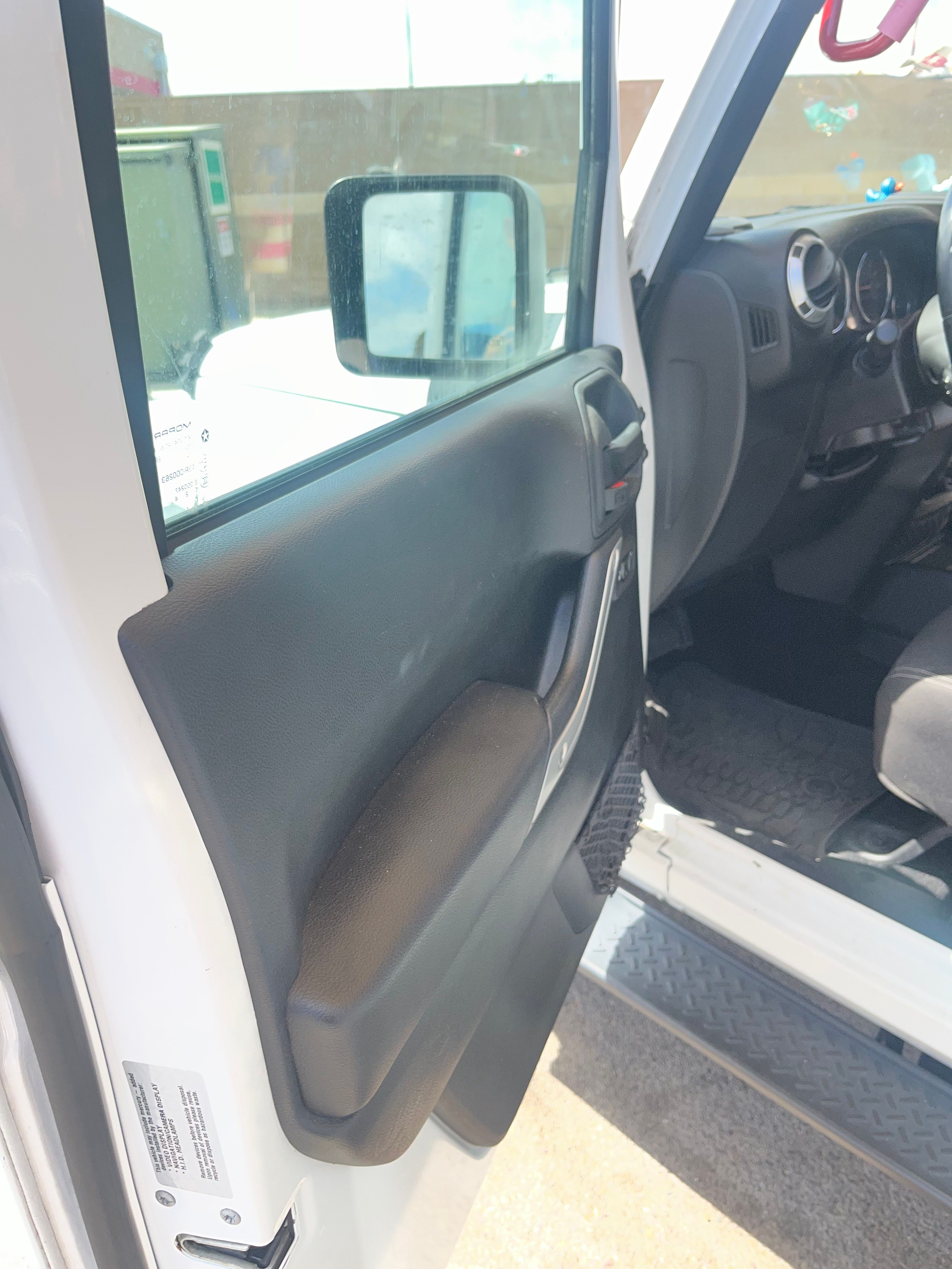 Used 2017 Jeep Wrangler Unlimited Sahara w/ Connectivity Group AWD/4WD image 13